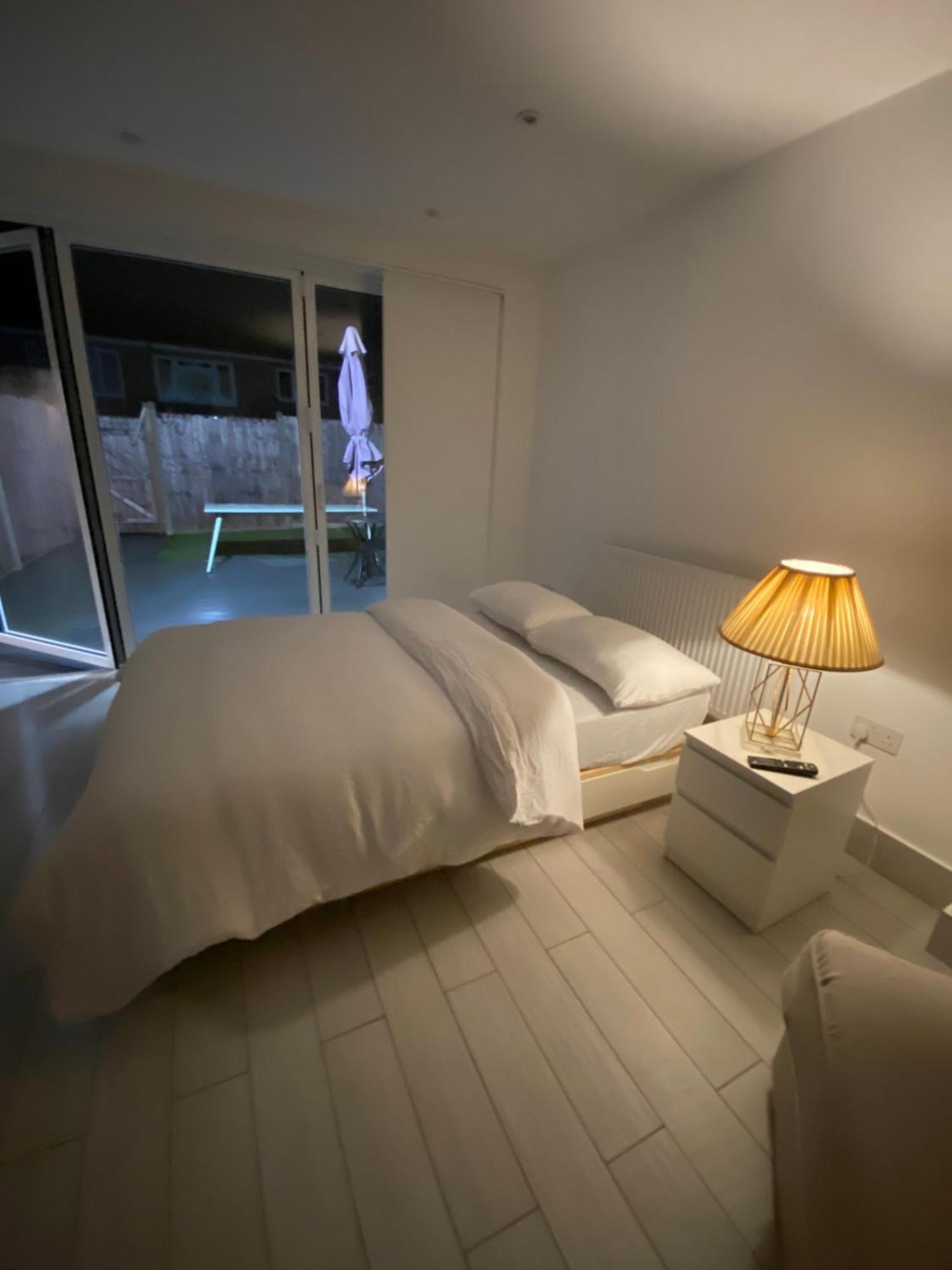 The Bay Apartment Edgware Esterno foto