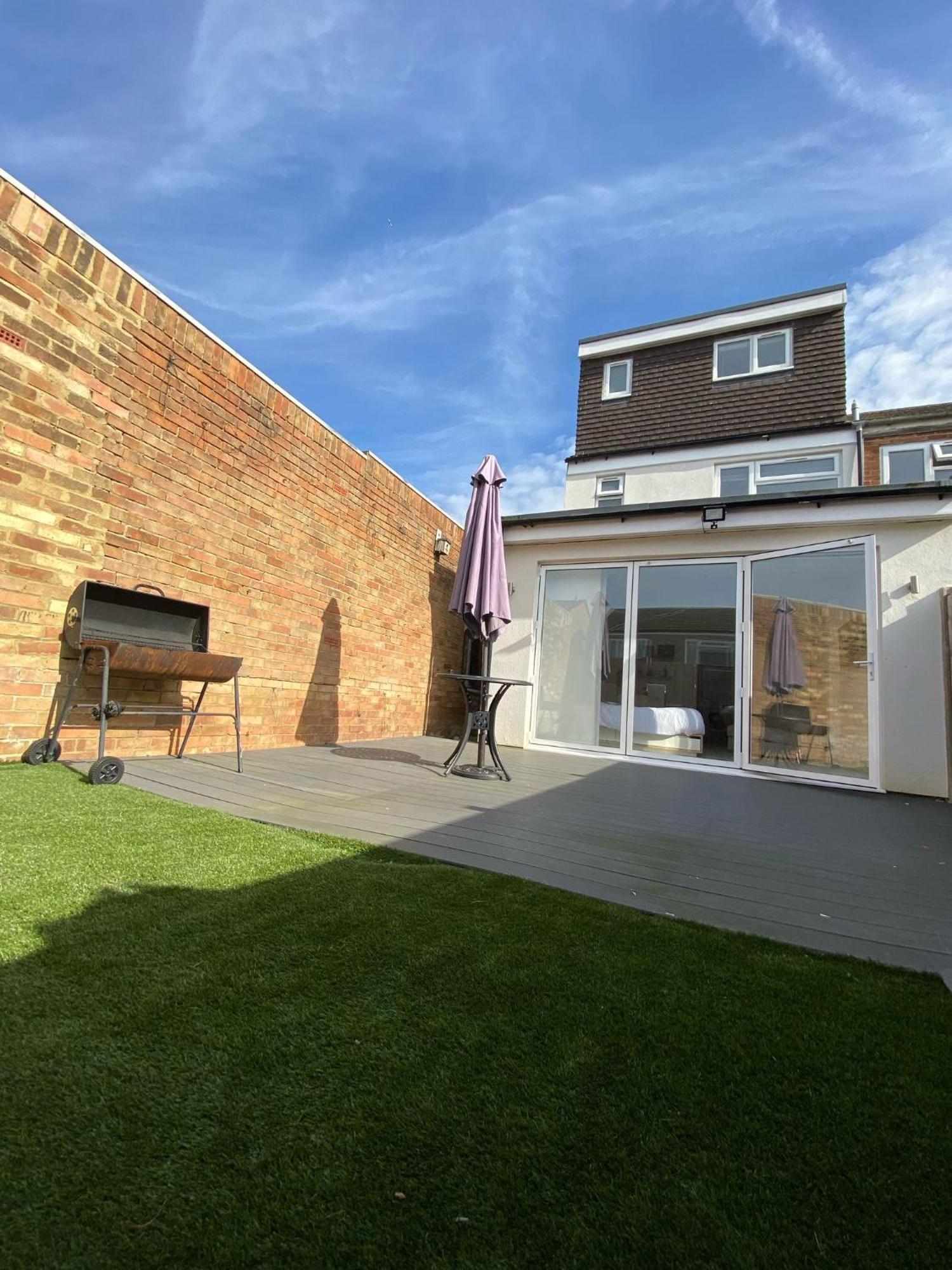 The Bay Apartment Edgware Esterno foto